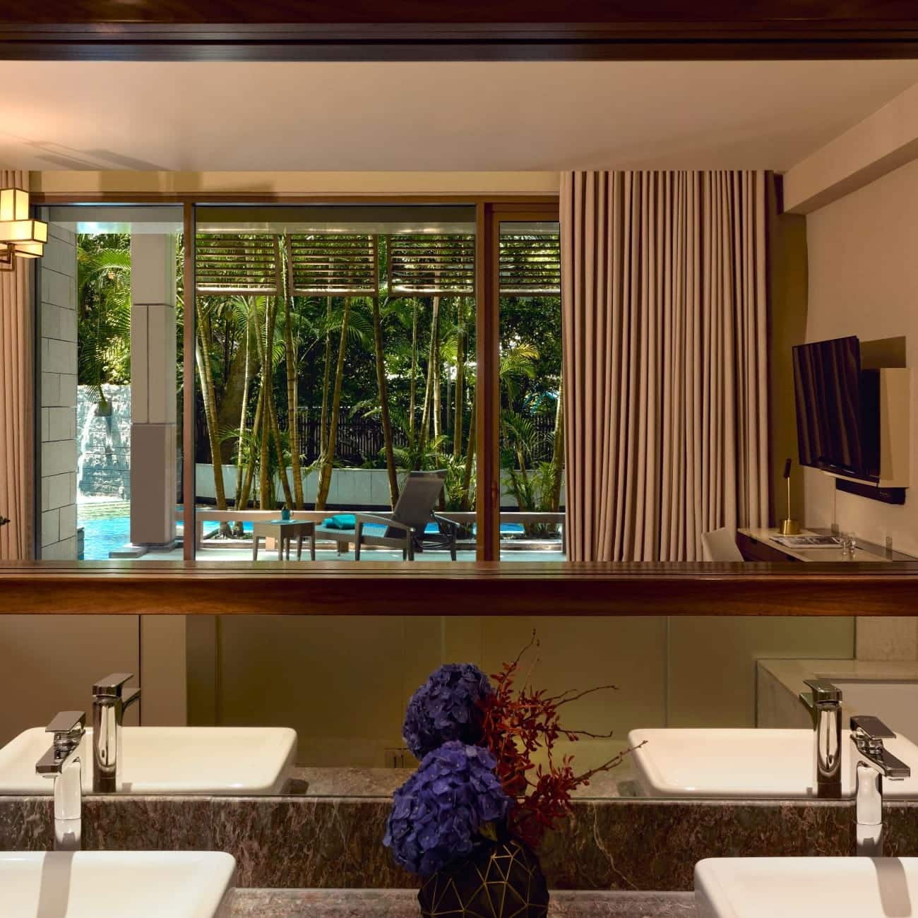 Equarius Hotel-Deluxe Pool Room